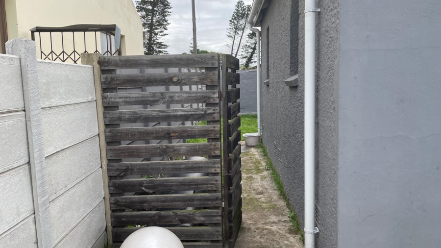 2 Bedroom Property for Sale in Forest Hill Eastern Cape